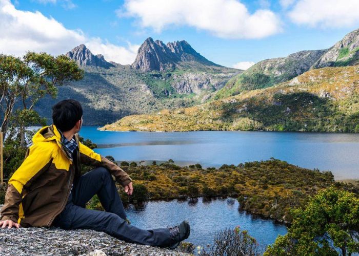 Hiking Cradle Mountain National Park